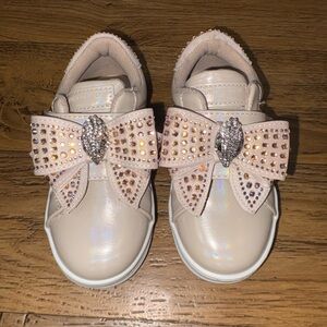 Kurt Geiger Kids Taupe Blush Sparkly Bow Sneakers Sz 6
